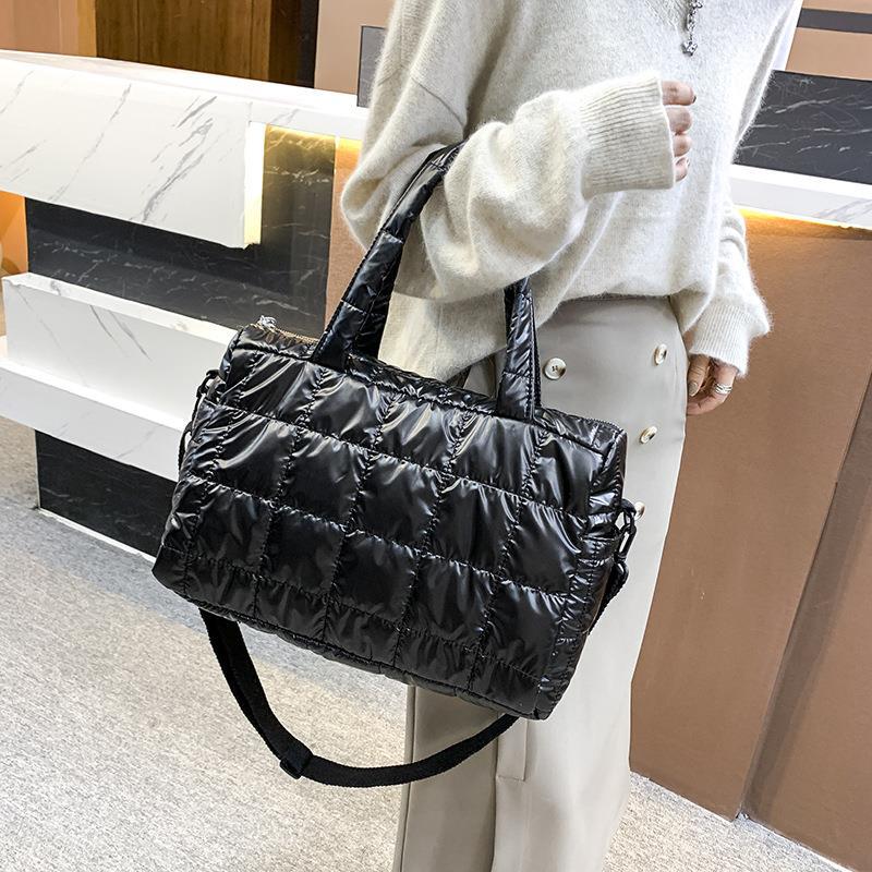 Space Pad Cotton Shoulder Bag  - đánh giá và giá Shoulder Bag Structured