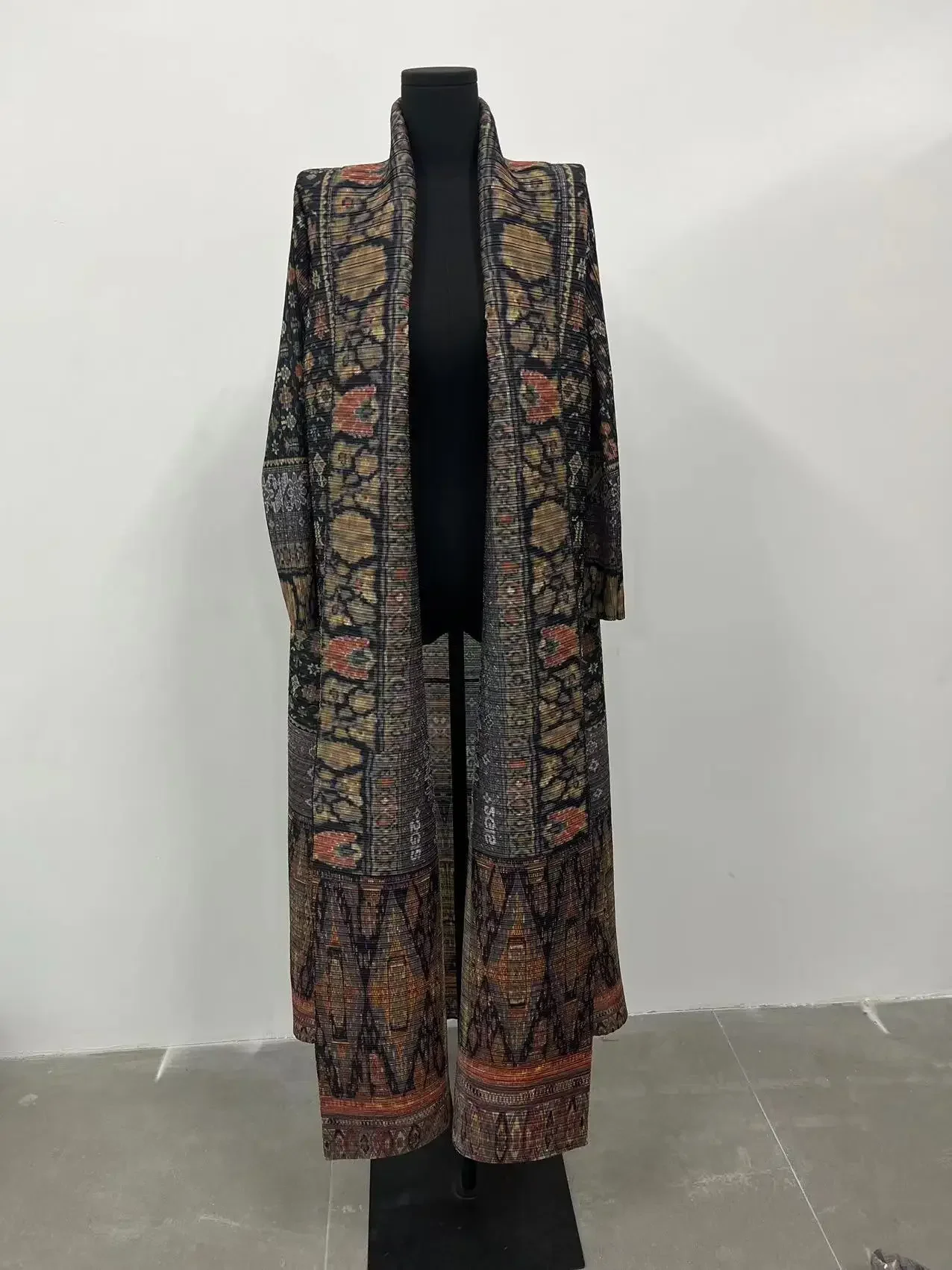 Miyake Pleated Print Foldable  - đánh giá và giá Trench Coat Formal